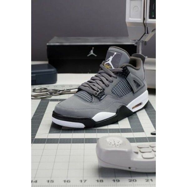 Air Jordan Retro 4