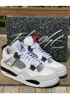 Air Jordan Retro 4