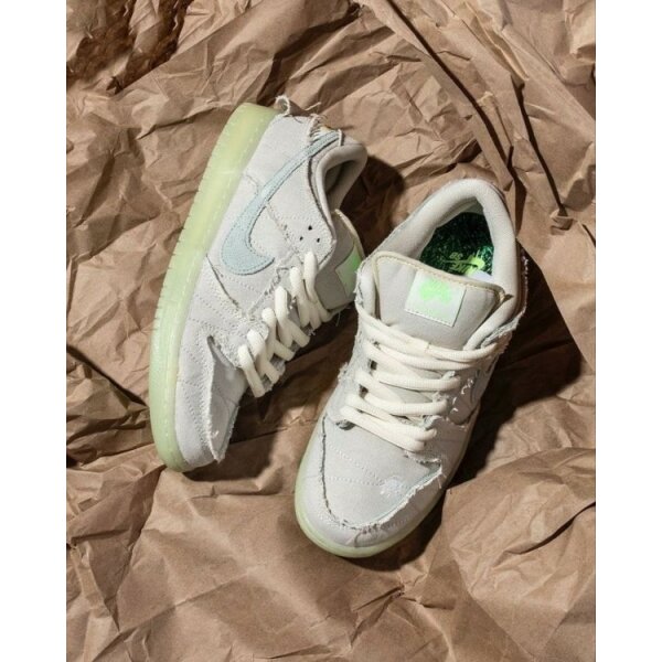 Nike Sb Dunk Low Mummy Glow